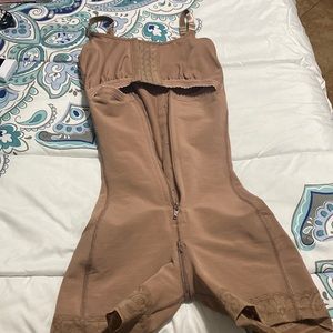 Renteria Curves Regia Faja